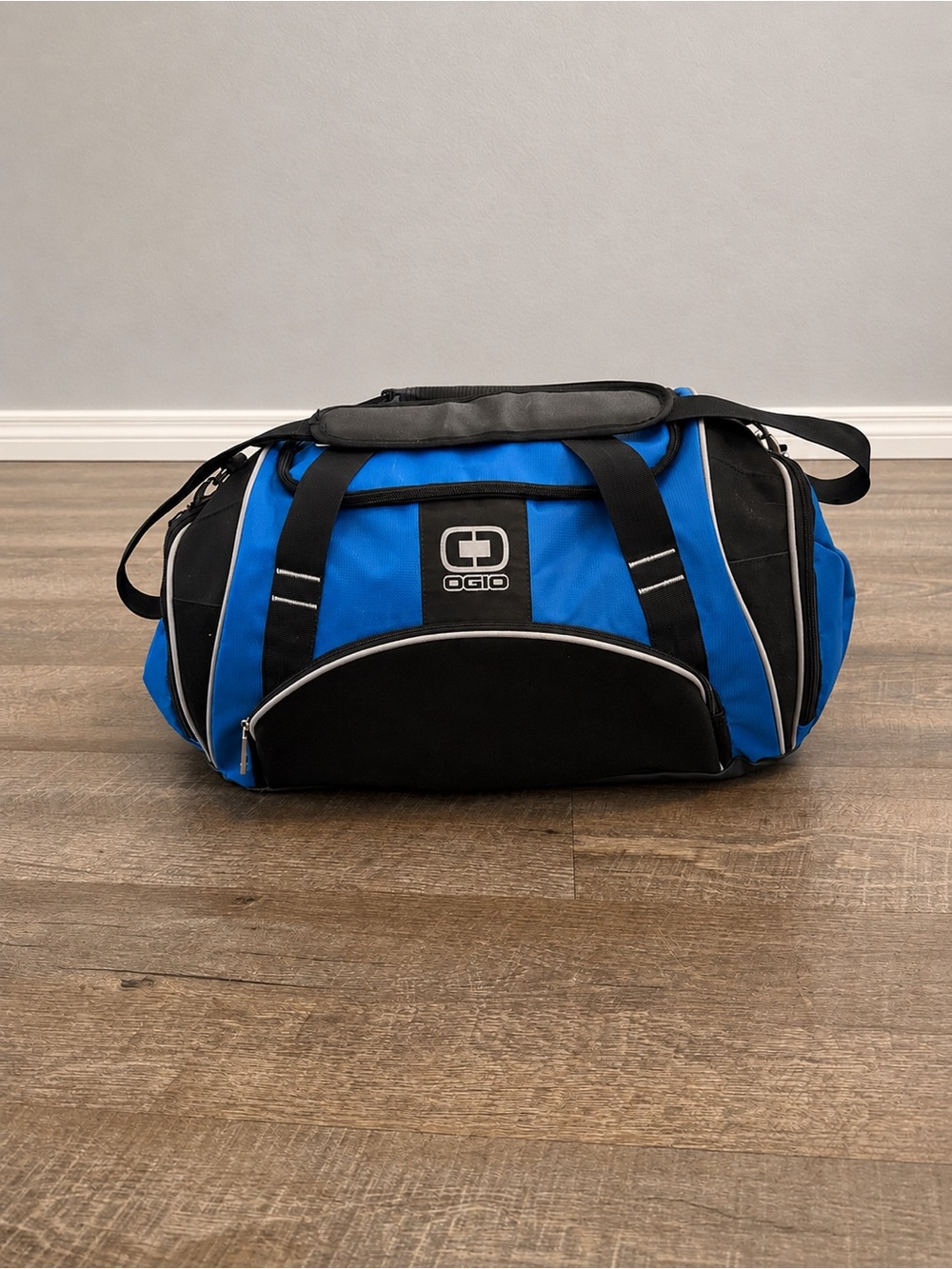 OGIO Blue & Black Duffel Gym Bag Travel Bag w/ Shoe Compartment